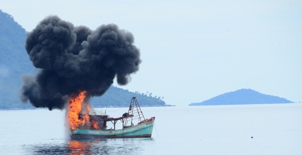 Kapal Asing Ilegal Ditenggelamkan, Pemerintahan Jokowi Harus Konsisten
